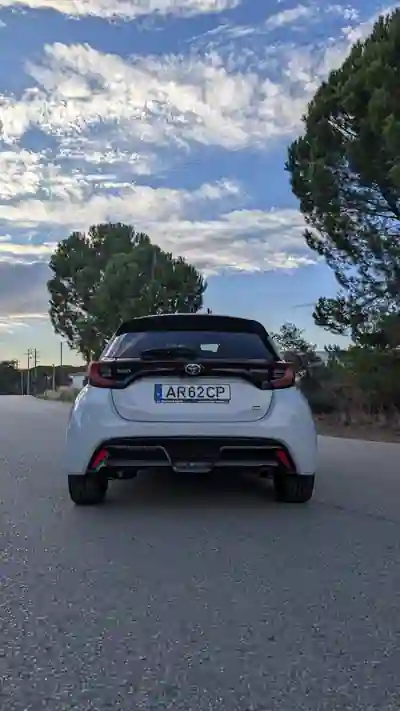 Toyota Yaris 2022 — foto 4 de 15
