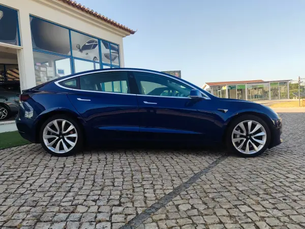 Tesla Model 3 2019 - 22900 EUR, 173000 km - AUTO.MOTO.pt - 173000km - foto 5 de 19