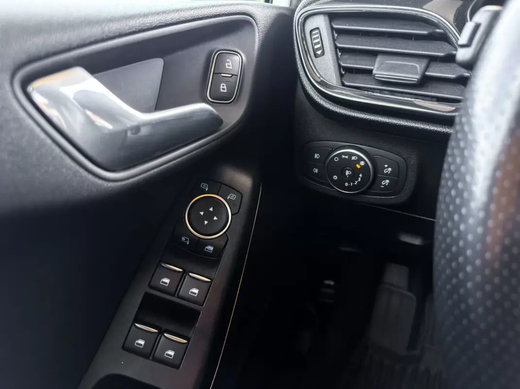 Ford Fiesta 2018 - 12500 EUR, 99424 km - 99424km - foto 17 de 25