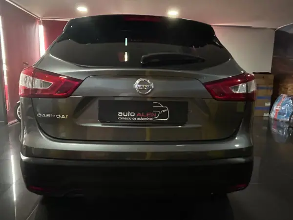 Nissan Qashqai 2015 - 16500 EUR, 120056 km - AUTO.MOTO.pt - 120056km - foto 5 de 22
