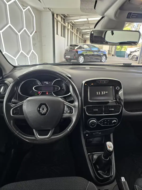 Renault Clio Sport Tourer 2019 - 8650 EUR, 259539 km - AUTO.MOTO.pt - 259539km - foto 19 de 24