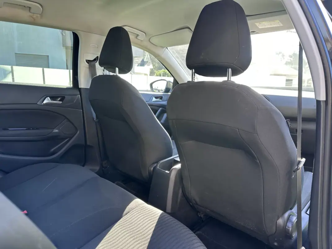 Peugeot 308 2018 - 12500 EUR, 280000 km - AUTO.MOTO.pt - 280000km - foto 39 de 41