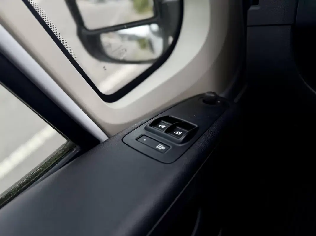 Opel 2023 - 28450 EUR, 75000 km - AUTO.MOTO.pt - 75000km - foto 11 de 20