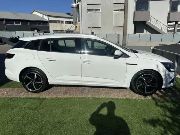 Renault Mégane Sport Tourer 2017 - 9900 EUR, 190000 km - AUTO.MOTO.pt - 190000km - foto 16 de 60