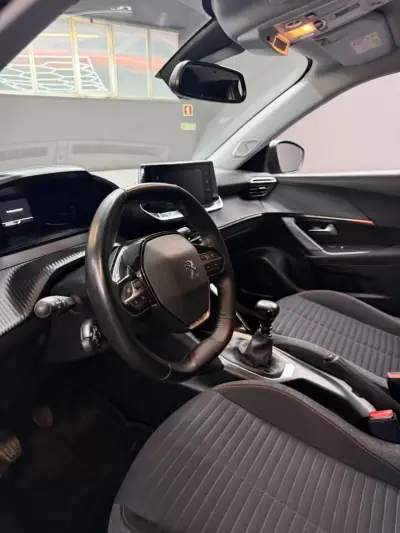 Peugeot 2008 2021 - 15250 EUR, 70161 km - AUTO.MOTO.pt - 70161km - foto 15 de 36