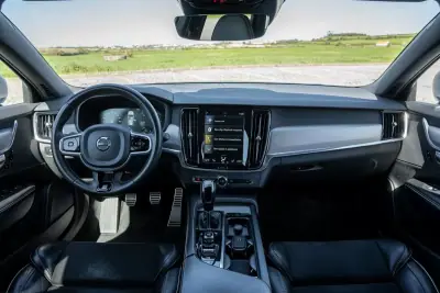 Volvo V90 2018 - 24990 EUR, 184000 km - AUTO.MOTO.pt - 184000km - foto 9 de 38