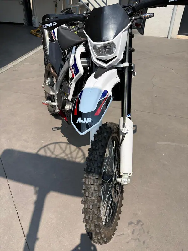 AJP PR5 2022 Gasolina