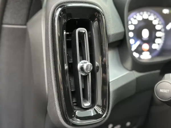 Volvo XC 40 2023 - 39900 EUR, 15000 km - AUTO.MOTO.pt - 15000km - foto 31 de 61