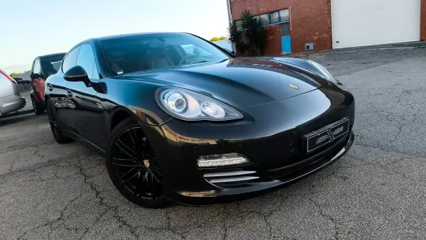 Porsche Panamera 2011 - 29900 EUR, 190000 km - AUTO.MOTO.pt - 190000km - foto 5 de 15