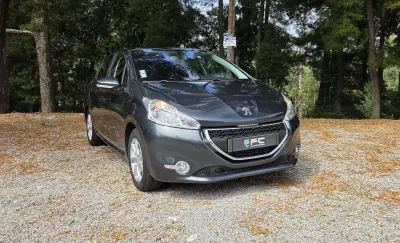 Peugeot 208 2013 - 5990 EUR, 168000 km - AUTO.MOTO.pt - 168000km - foto 2 de 16
