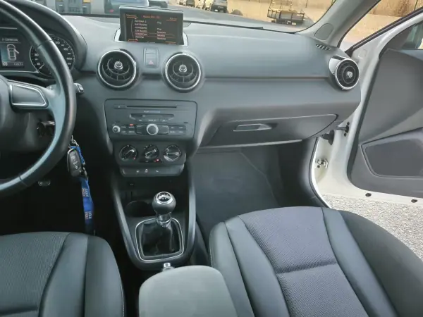 Audi A1 2010 - 9950 EUR, 236924 km - AUTO.MOTO.pt - 236924km - foto 20 de 43