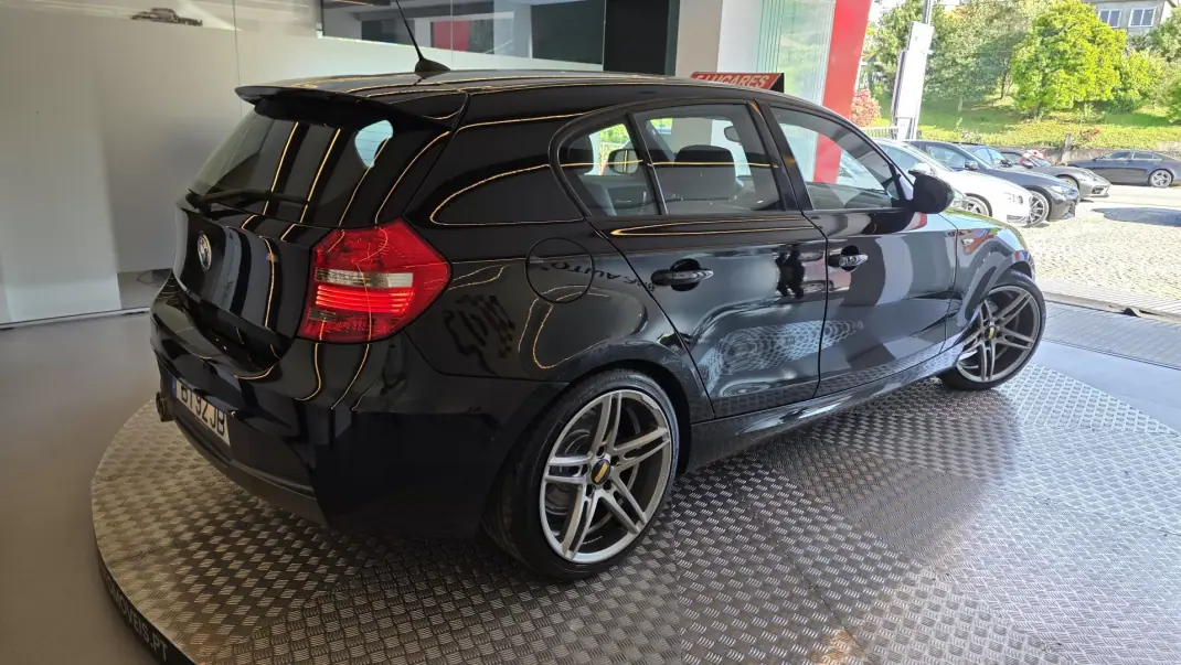BMW 116 2010 - 6900 EUR, 207907 km - AUTO.MOTO.pt - 207907km - foto 19 de 51