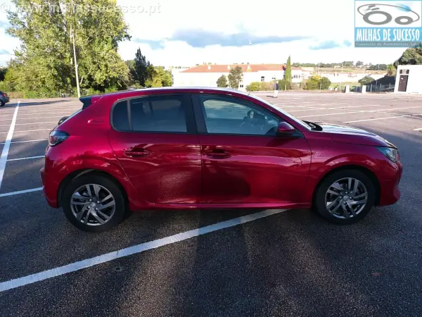 Peugeot 208 2021 - 14500 EUR, 40000 km - AUTO.MOTO.pt - 40000km - foto 24 de 35
