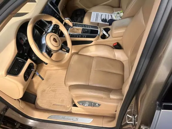 Porsche Macan 2016 - 42900 EUR, 145000 km - AUTO.MOTO.pt - 145000km - foto 9 de 25