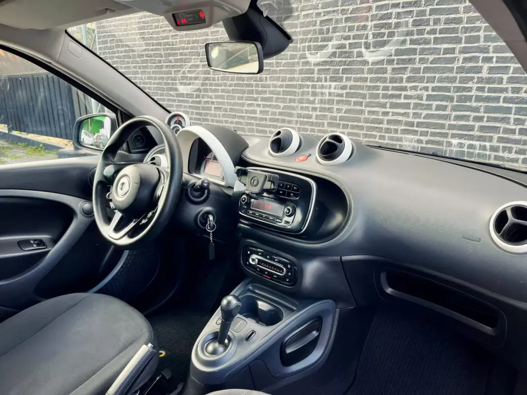 Smart ForFour 2018 - 11500 EUR, 91000 km - AUTO.MOTO.pt - 91000km - foto 2 de 13