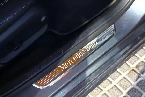Mercedes-Benz E 300 2019 - 23900 EUR, 178524 km - AUTO.MOTO.pt - 178524km - foto 8 de 18