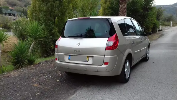 Renault Mégane Scénic 2008 - 5500 EUR, 258850 km - AUTO.MOTO.pt - 258850km - foto 15 de 21