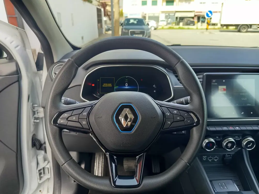Renault Zoe 2020 - 13990 EUR, 24000 km - AUTO.MOTO.pt - 24000km - foto 15 de 17
