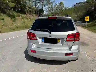 Dodge Journey 2010 - 7500 EUR, 212500 km - AUTO.MOTO.pt - 212500km - foto 6 de 10