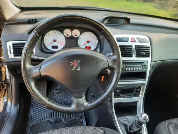 Peugeot 307 2008 - 4950 EUR, 152914 km - AUTO.MOTO.pt - 152914km - foto 6 de 9