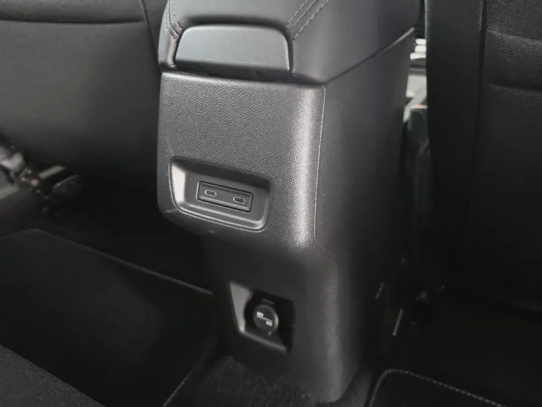 Citroën e-C3 2025 - 20890 EUR, 7994 km - 7994km - foto 17 de 19