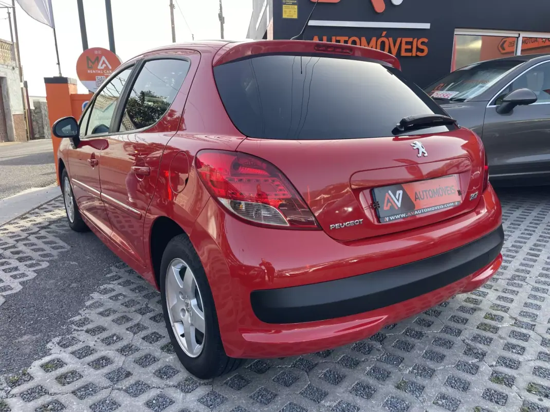 Peugeot 207 2010 - 6500 EUR, 182413 km - AUTO.MOTO.pt - 182413km - foto 5 de 9