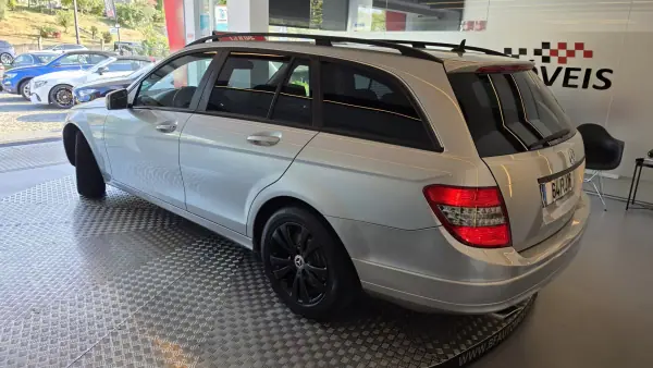 Mercedes-Benz C 220 2010 - 9900 EUR, 291040 km - AUTO.MOTO.pt - 291040km - foto 19 de 61