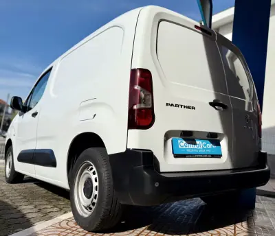 Peugeot Partner 1.5 BlueHdi L1 102Cv | CARPLAY | IVA DEDUTÍVEL 2023 - 14950 EUR, 98000 km - AUTO.MOTO.pt - 98000km - foto 7 de 22