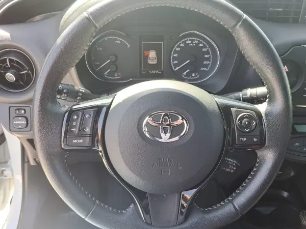 Toyota Yaris 2018 - 16750 EUR, 57032 km - AUTO.MOTO.pt - 57032km - foto 31 de 35