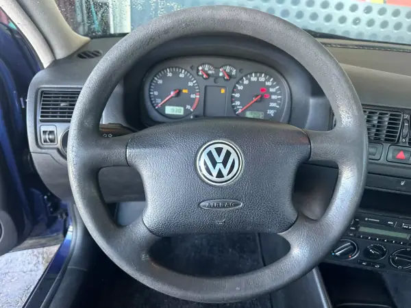Volkswagen Golf 2000 - 4900 EUR, 199054 km - AUTO.MOTO.pt - 199054km - foto 15 de 27