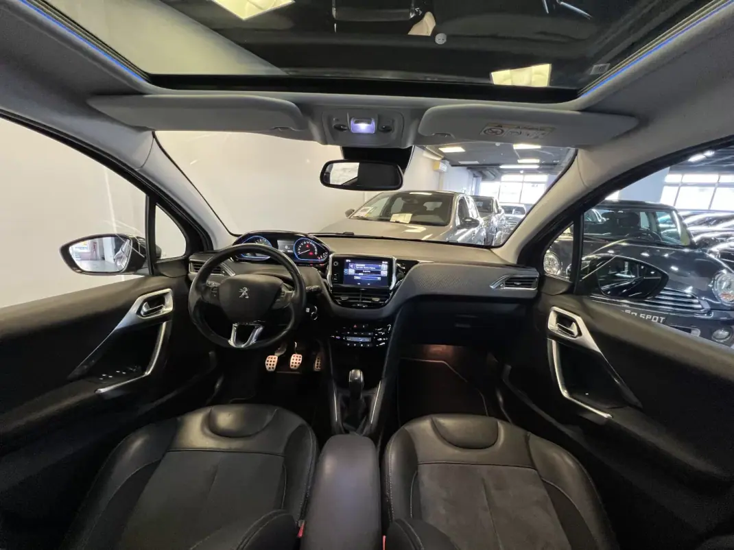 Peugeot 208 2016 - 9990 EUR, 99000 km - AUTO.MOTO.pt - 99000km - foto 3 de 46