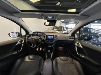 Peugeot 208 2016 - 9990 EUR, 99000 km - AUTO.MOTO.pt - 99000km - foto 3 de 46