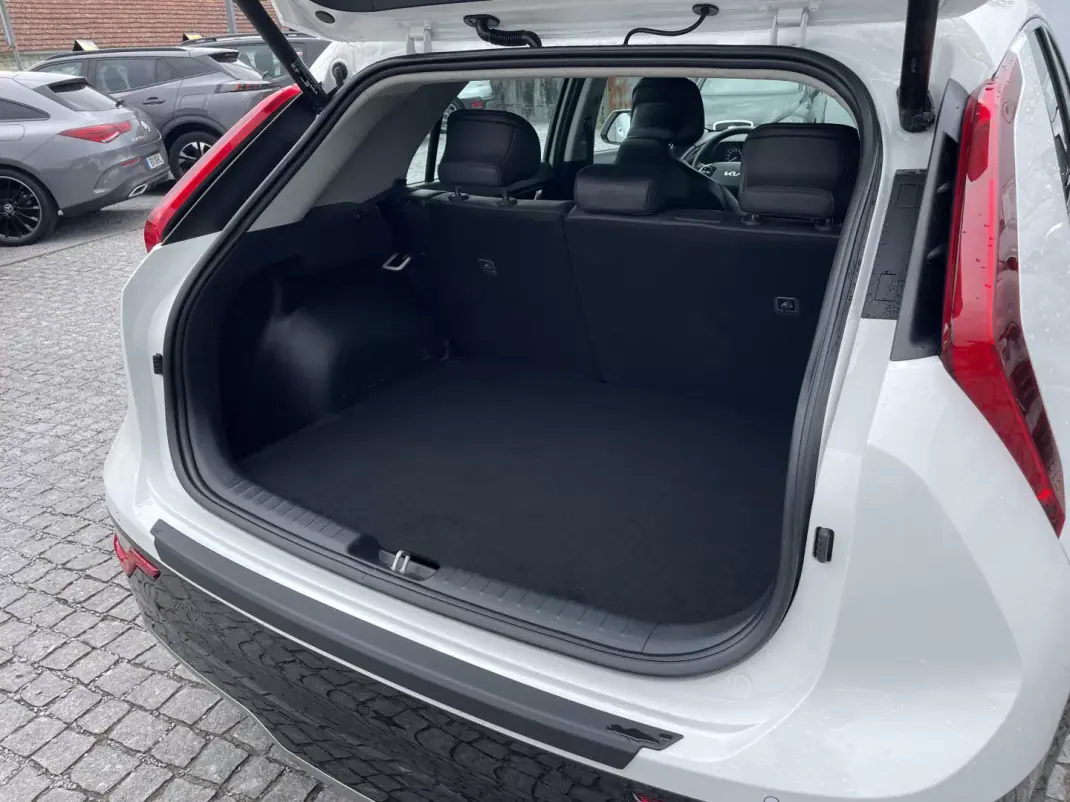 Kia Niro EV 2022 - 25850 EUR, 52642 km - AUTO.MOTO.pt - 52642km - foto 18 de 44