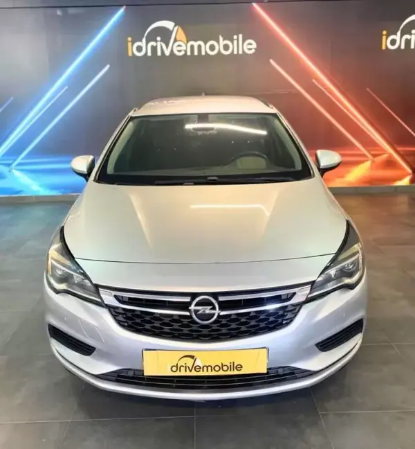 Opel Astra Sports Tourer 2018 - 9900 EUR, 209352 km - AUTO.MOTO.pt - 209352km - foto 12 de 22