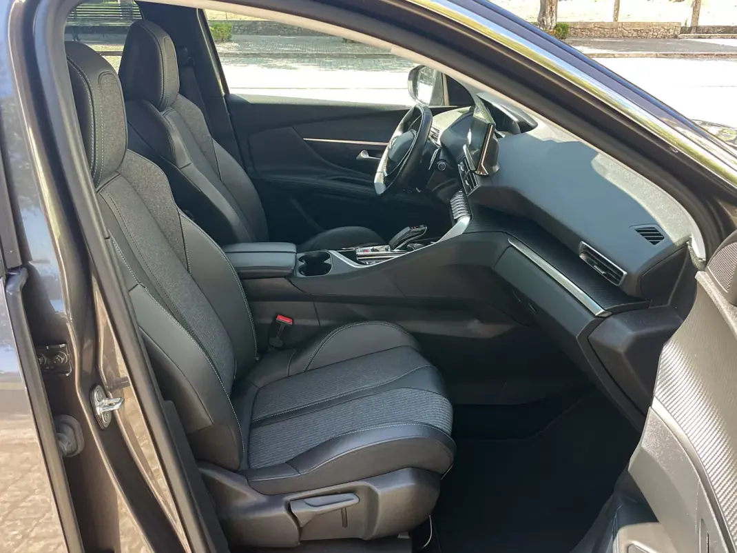 Peugeot 3008 2022 - 22900 EUR, 46000 km - 46000km - foto 23 de 37
