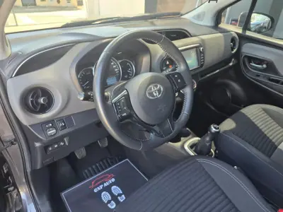 Toyota Yaris 2020 - 13900 EUR, 127000 km - AUTO.MOTO.pt - 127000km - foto 7 de 17