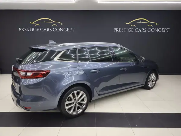 Renault Mégane Sport Tourer 2018 - 14450 EUR, 246155 km - AUTO.MOTO.pt - 246155km - foto 3 de 37