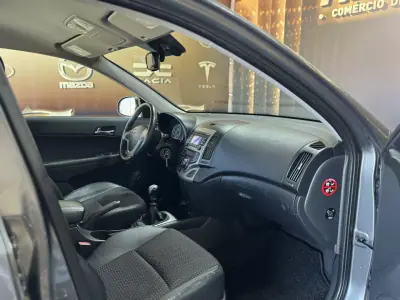 Hyundai i30 2008 - 7750 EUR, 180000 km - AUTO.MOTO.pt - 180000km - foto 11 de 14