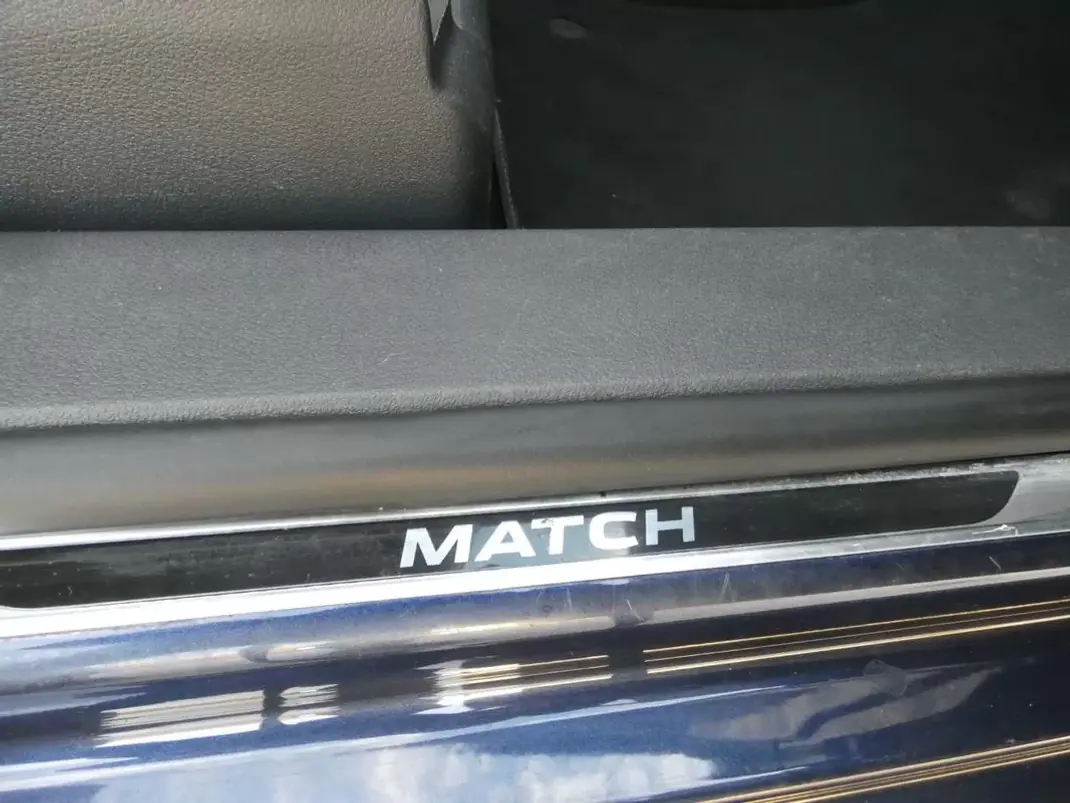 Volkswagen Touran 2012 - 16999 EUR, 182000 km - AUTO.MOTO.pt - 182000km - foto 28 de 28