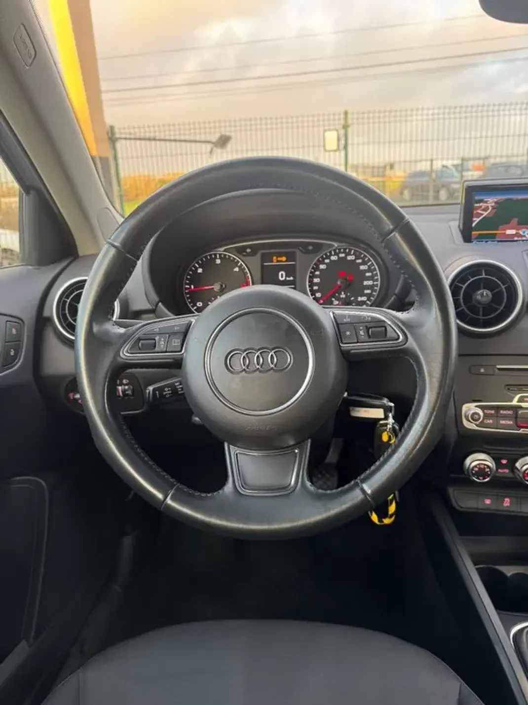 Audi A1 Sportback 2015 - 13490 EUR, 189500 km - AUTO.MOTO.pt - 189500km - foto 22 de 30