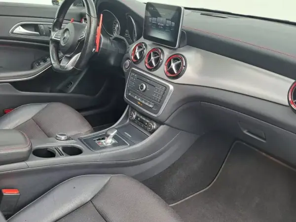 Mercedes-Benz CLA 45 AMG 2015 - 29990 EUR, 129249 km - AUTO.MOTO.pt - 129249km - foto 26 de 33