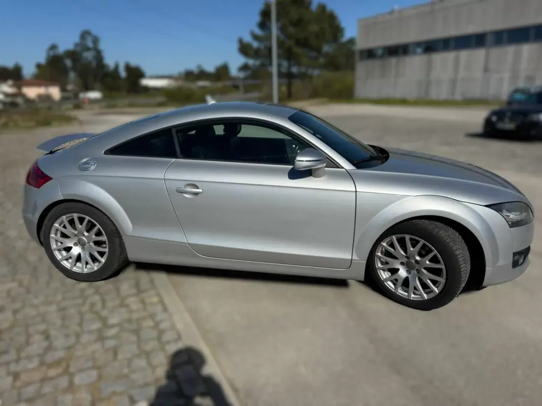 Audi TT Coupé 2006 - 16990 EUR, 77500 km - AUTO.MOTO.pt - 77500km - foto 5 de 19