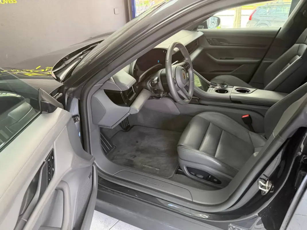 Porsche Taycan 2023 - 69000 EUR, 84534 km - AUTO.MOTO.pt - 84534km - foto 23 de 39