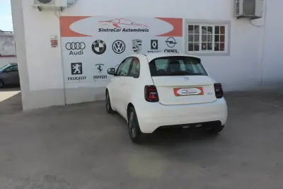 Fiat 500e 2022 - 18980 EUR, 25923 km - AUTO.MOTO.pt - 25923km - foto 5 de 10