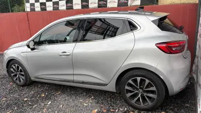 Renault Clio 2023 - 14500 EUR, 79000 km - AUTO.MOTO.pt - 79000km - foto 4 de 12