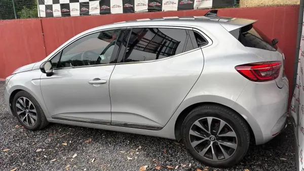 Renault Clio 2023 - 14500 EUR, 79000 km - AUTO.MOTO.pt - 79000km - foto 4 de 12