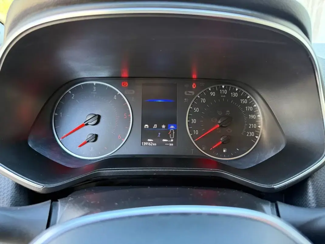 Renault Clio 2020 - 12900 EUR, 139162 km - AUTO.MOTO.pt - 139162km - foto 6 de 19