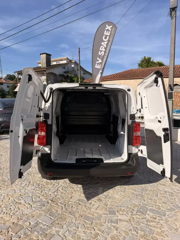 Toyota Proace Verso Electric 2024 - 19500 EUR, 33000 km - AUTO.MOTO.pt - 33000km - foto 6 de 9