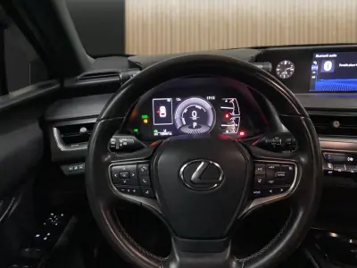 Lexus UX 250h 2021 - 24950 EUR, 126000 km - AUTO.MOTO.pt - 126000km - foto 9 de 20