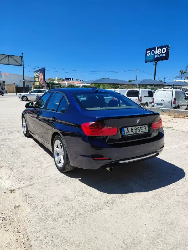 BMW 318 2014 - 12900 EUR, 235000 km - AUTO.MOTO.pt - 235000km - foto 10 de 11